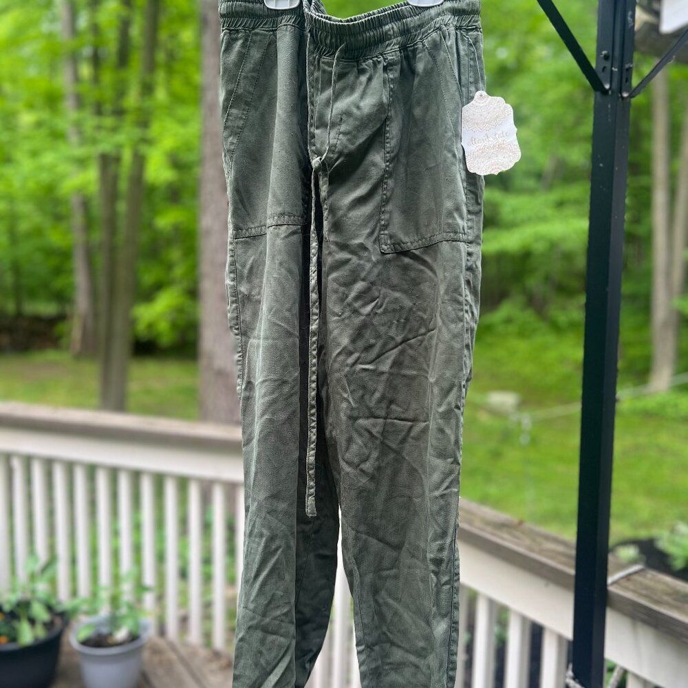 Altar'd State Ivy Green lightweight Pants NWT - Women’s Size S